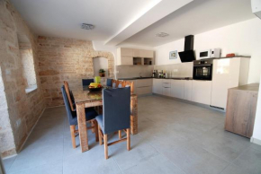 VILLA MANDY Four-Bedroom Holiday House